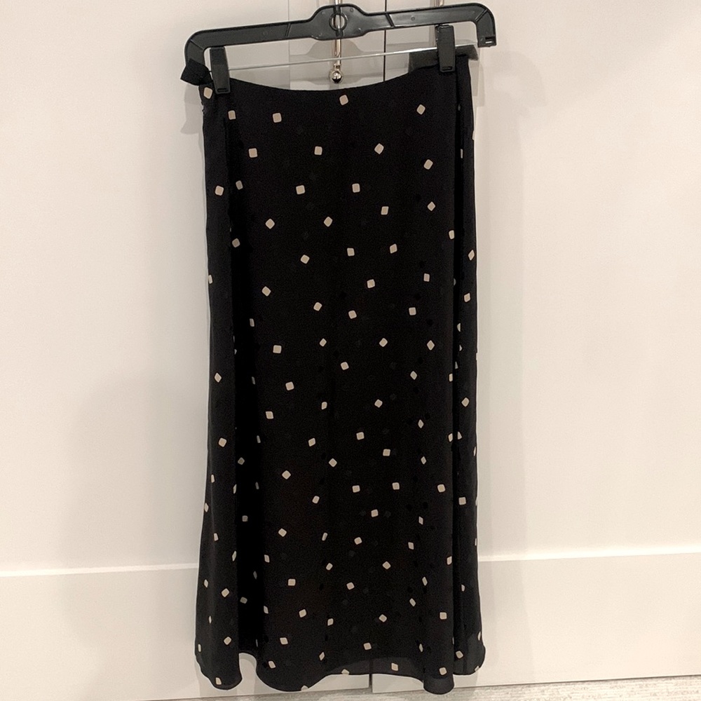 Volume skirt fl square silk like new